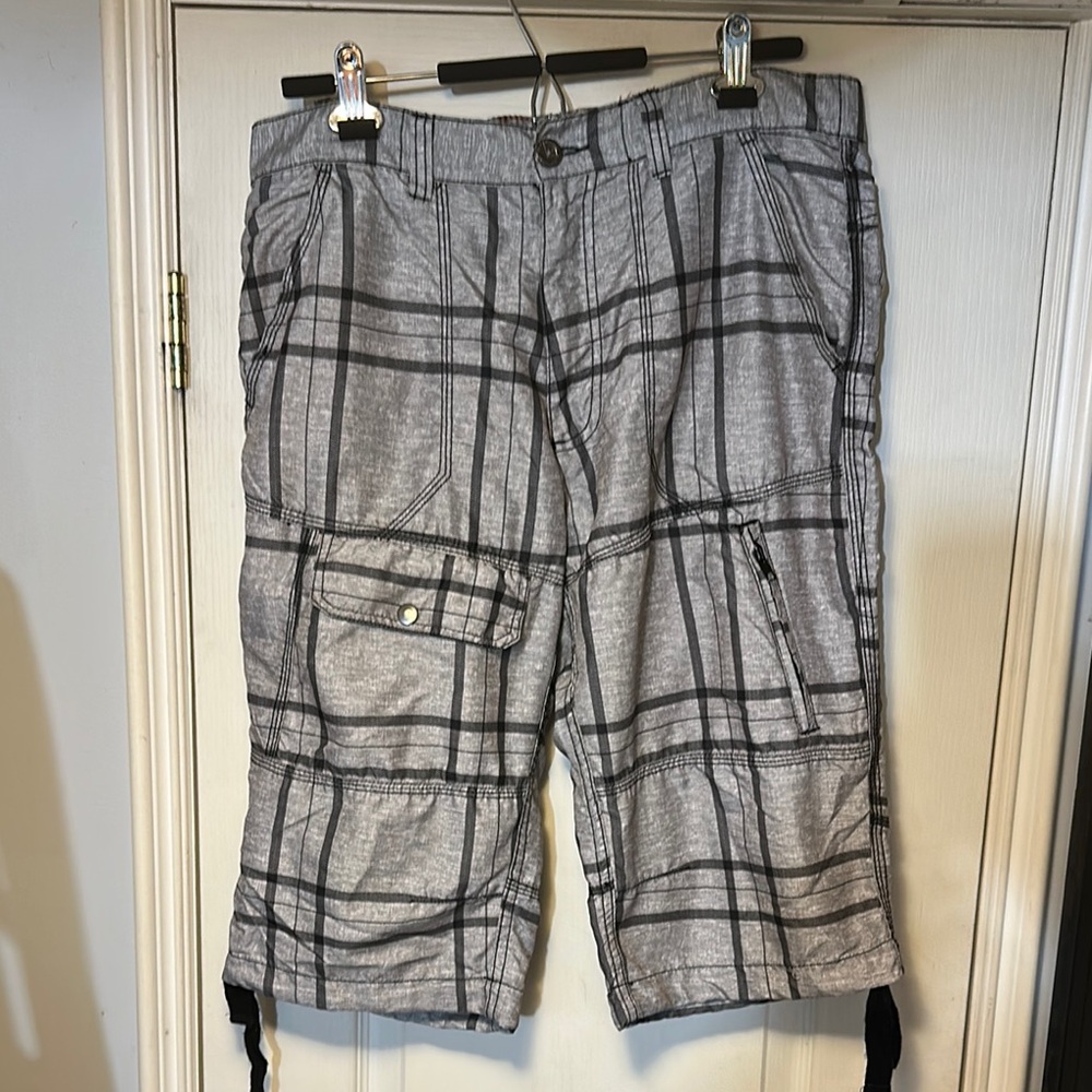 Men’s Urbanology Gray Cargo Shorts Size 34